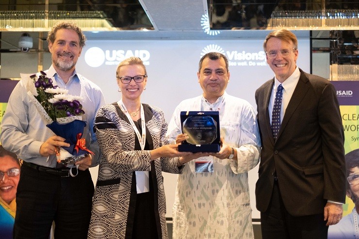 পোশাক শ্রমিকদের উৎপাদনশীলতা কমাচ্ছে কম দৃষ্টি