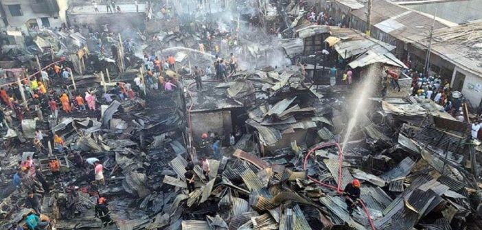 মানিকনগরের কুমিল্লা পট্টিতে আগুনে পুড়ে গেছে দেড় শতাধিক ঘর