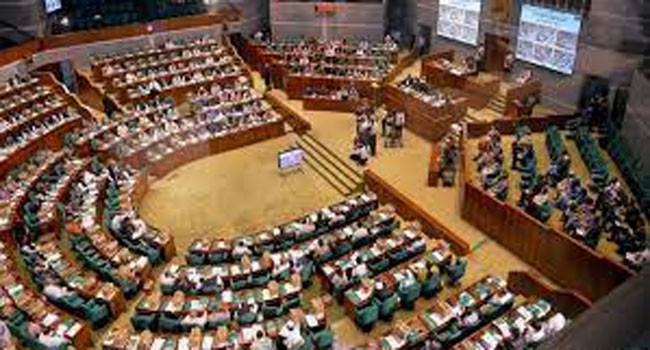 আমলা-রাজনীতিক যোগসাজশ : সংসদের সাতকাহন