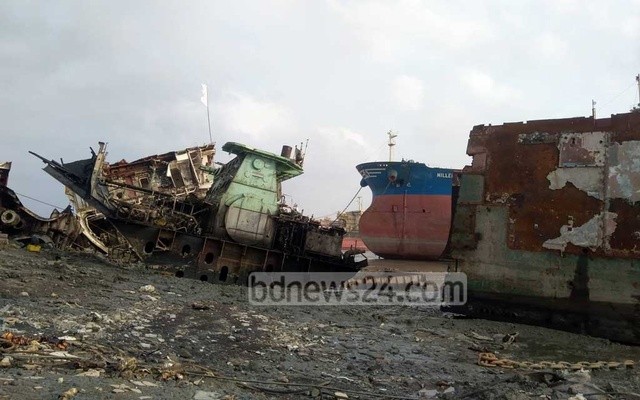 জাহাজ ভাঙা শিল্প ‘লালে’ ফিরিয়ে নেওয়ার সুপারিশ