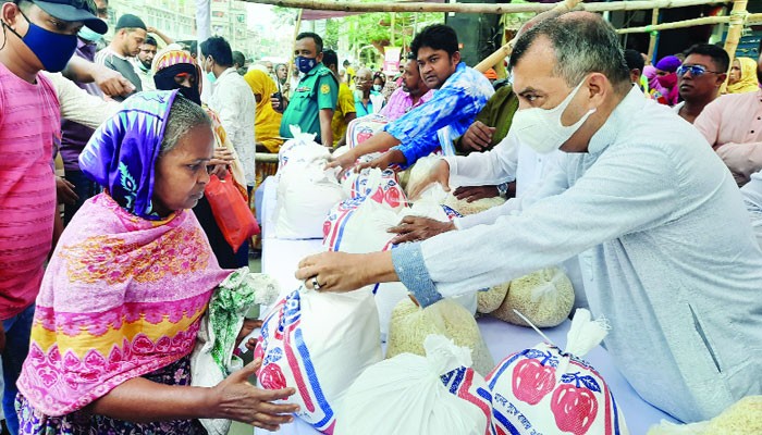 সাবের হোসেন চৌধুরী : দেশে দারিদ্র্য নেই বললেই চলে