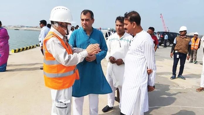 মাতারবাড়ি গভীর সমুদ্রবন্দর পরিদর্শনে সাবের হোসেন চৌধুরী