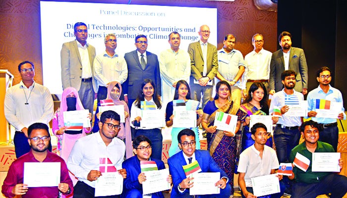 সাবের হোসেন চৌধুরী : প্লাস্টিক ব্যবহারকে ‘না’ বলতে হবে