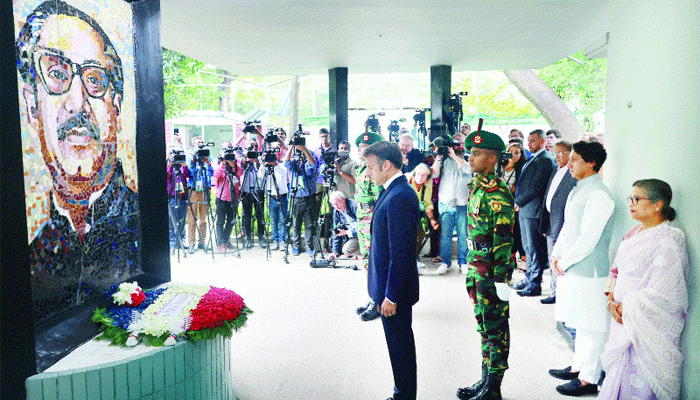 বাংলার সংস্কৃতিতে মজলেন ম্যাক্রোঁ : রাহুলের ‘ভাঙাবাড়ি’তে গানের আড্ডা, উপভোগ করেন নৌভ্রমণ ও নৌকাবাইচ
