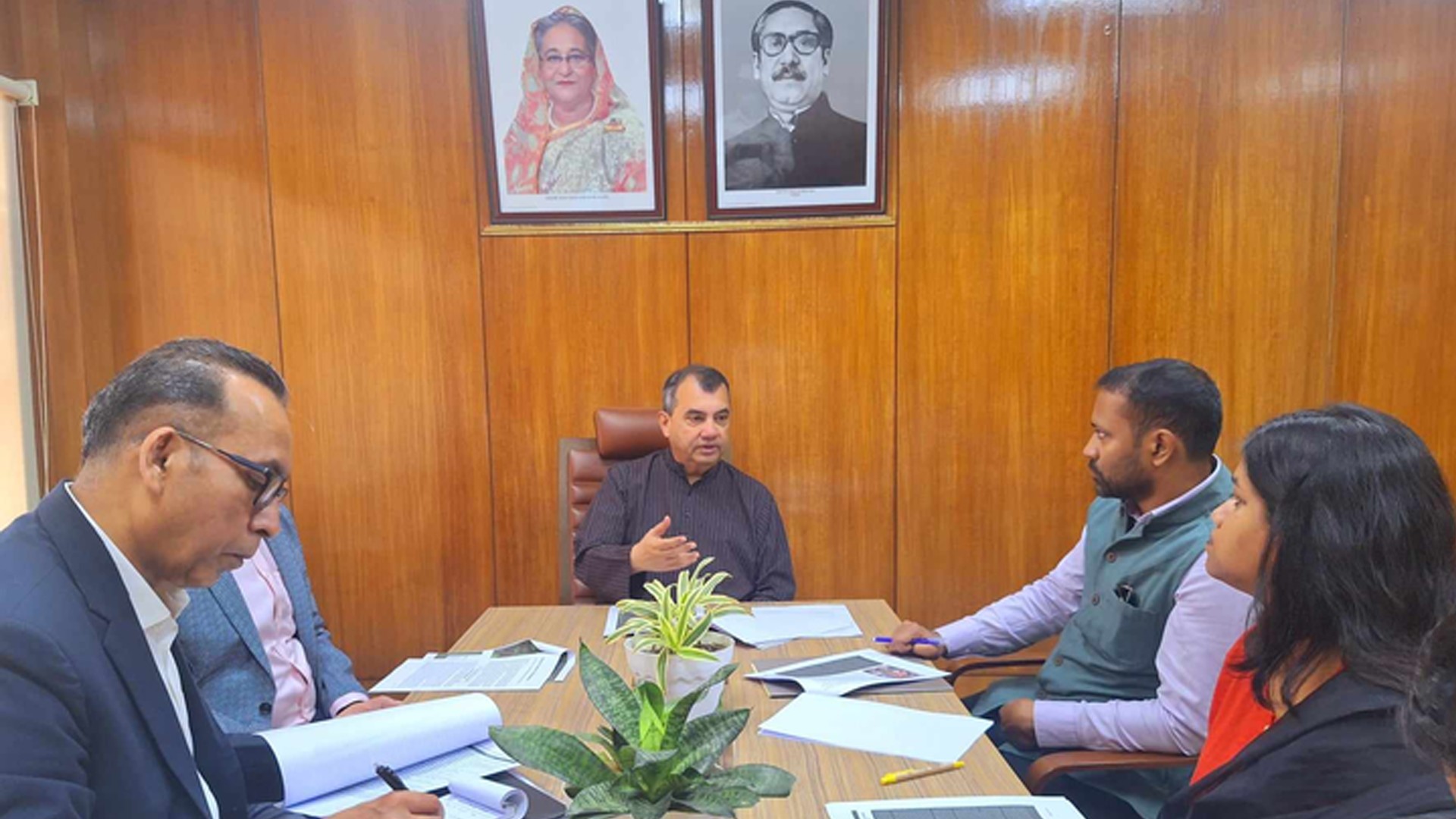 বন্যপ্রাণী পাচার ও শিকারের বিরুদ্ধে দৃষ্টান্তমূলক ব্যবস্থা নেয়া হবে: পরিবেশমন্ত্রী