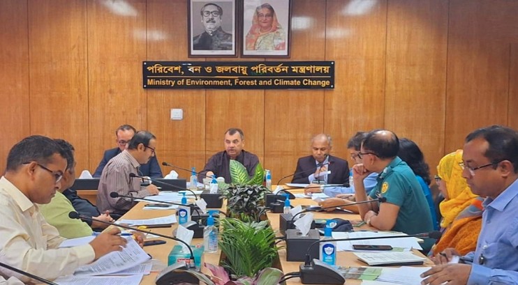 বায়ুদূষণ রোধে ঢাকা শহরের ২০ বছরের অধিক বয়সী বাস প্রত্যাহার করতে হবে: পরিবেশমন্ত্রী