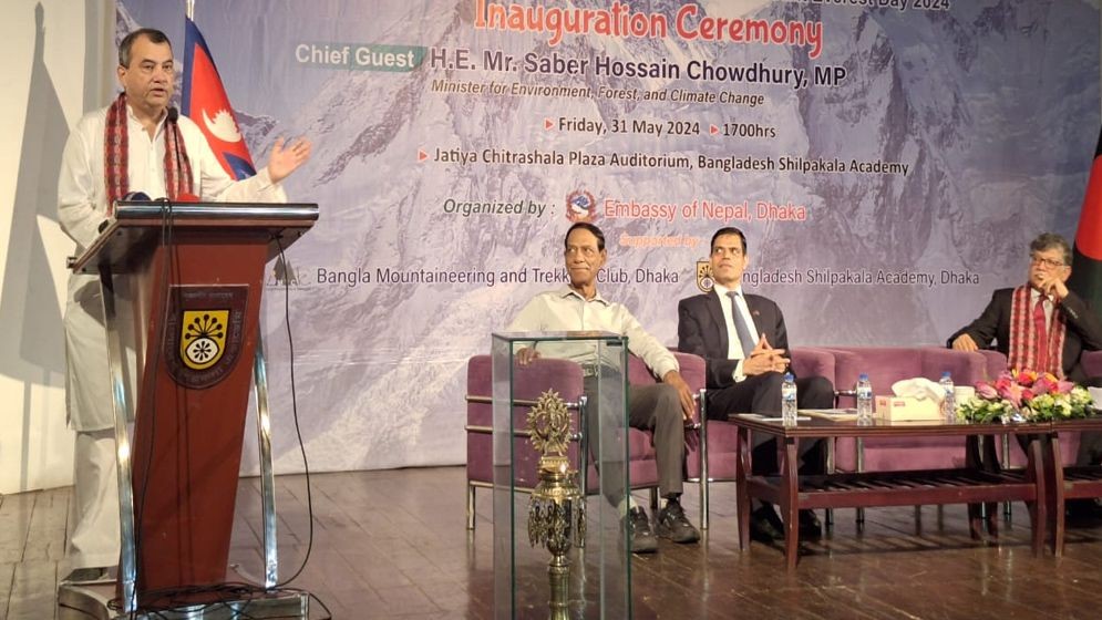 সুস্থভাবে বেঁচে থাকার জন্য পাহাড় সংরক্ষণ করা অপরিহার্য